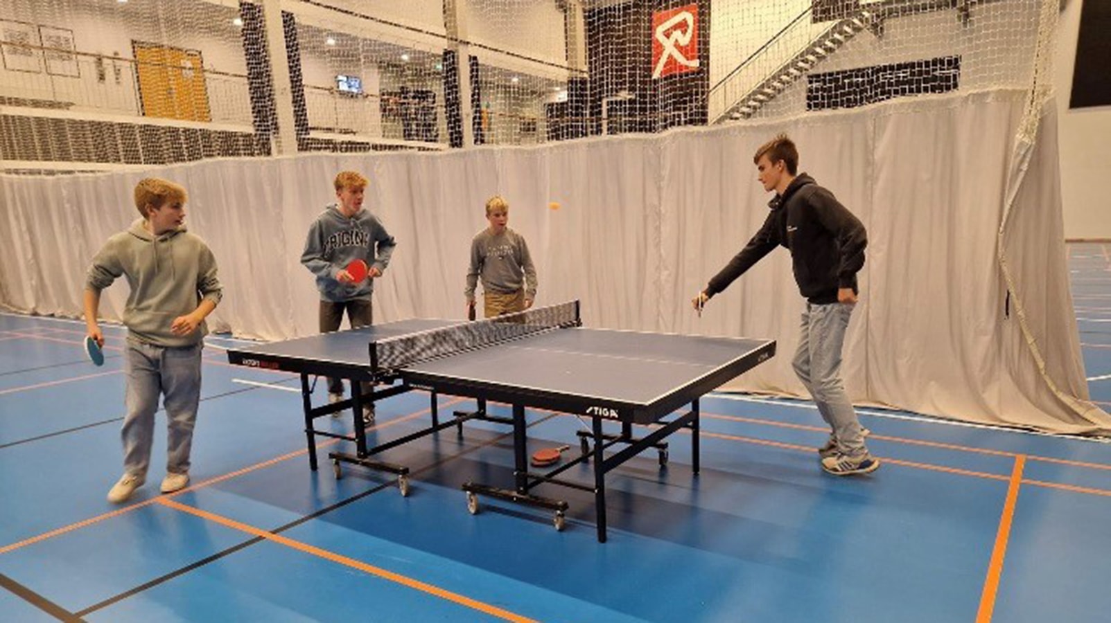 Der er også mulighed for at spille bordtennis, når de unge i Odder samles til Åben Hal.