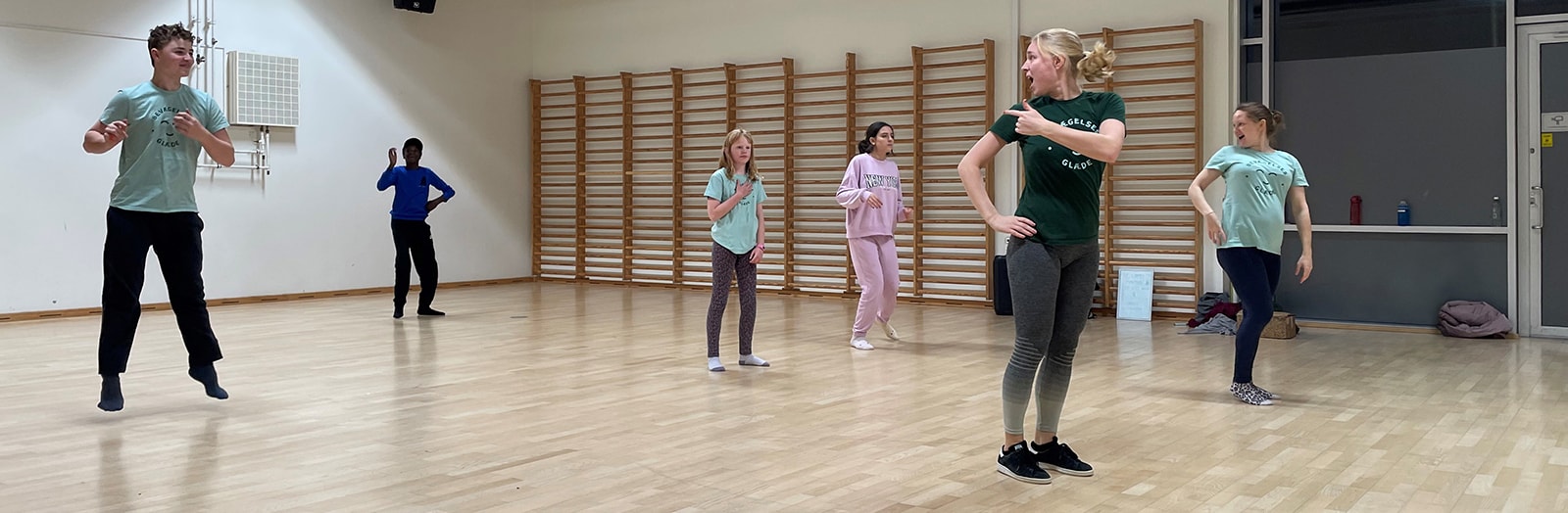 Foreningen Bevægelsesglæde i Aarhus tilbyder danse- og gymnastikhold for børn, unge og voksne med udviklingshandicap og generelle indlæringsvanskeligheder.