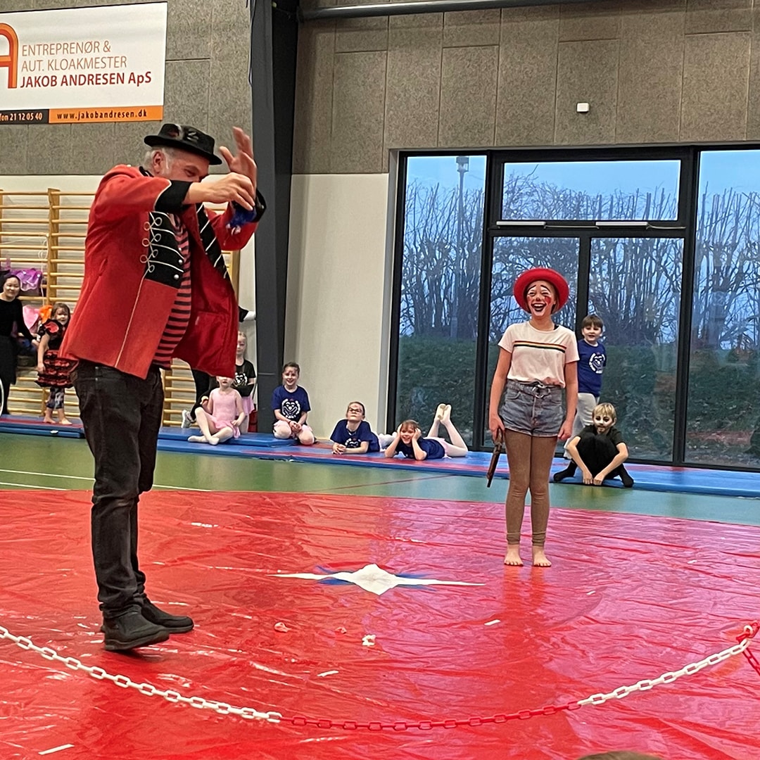 Sparekassen Kronjylland donerer 25.000 kr. til cirkus- og gøglerworkshop for børn i Sjølund, Hejls og Hejsminde