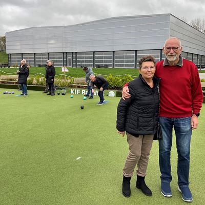 Sparekassen Kronjylland har doneret 10.000 kr. til foreningen KIF Bowls, hvor det sociale samvær er i højsædet for de mange pensionister, der går til bowls.