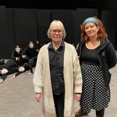 Teaterskolen Kastali'a i Randers har modtaget en donation fra Sparekassen Kronjyllands Garant-million på 30.000 kroner.