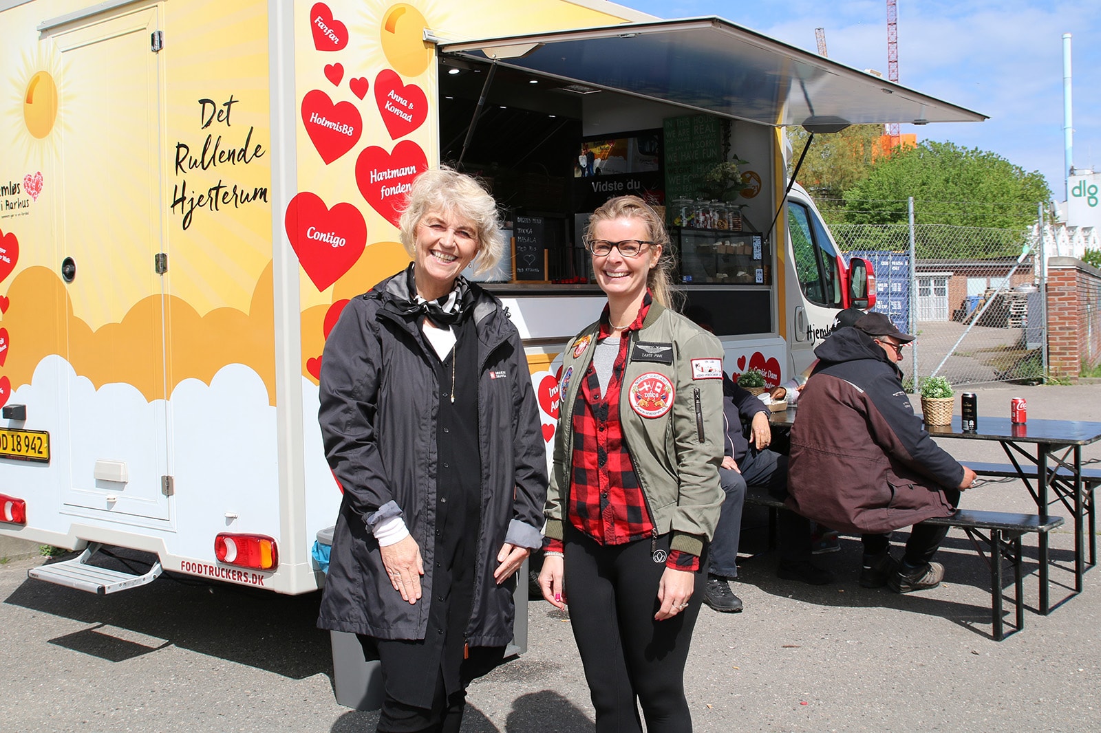 Sussi Mathisen, kunderådgiver i Sparekassen Kronjylland i Aarhus, kom forbi for at overrække donationen fra Garant-millionen.