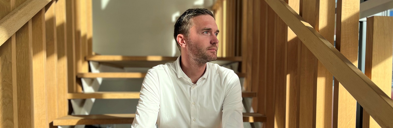 Kasper Lynge er bankrådgiver i Sparekassen Kronjylland i Aalborg og møder tit kunder, der spiller for store beløb.