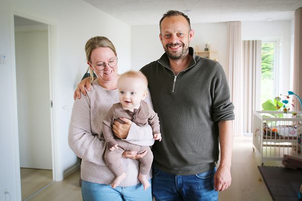 Annie og Mads har fået bygget deres drømmehus - med god hjælp fra deres rådgiver, Helene.